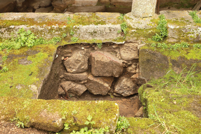 Antigua cimentación en el convento de Santa Clara (Pontevedra)