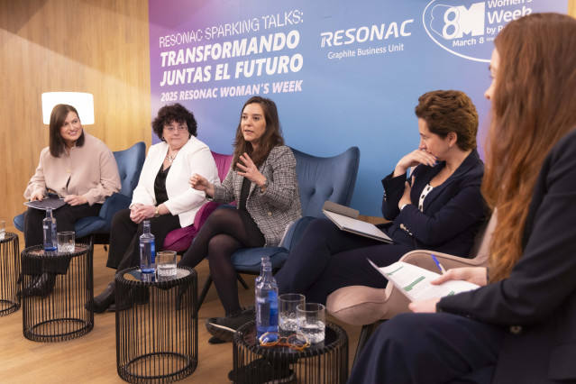 La alcaldesa de A Coruña, Inés Rey, durante su intervención en la Resonac Sparking Talks