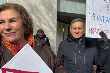 Protesta ante el Parlamento por la aprobación de la nueva norma de la CRTVG