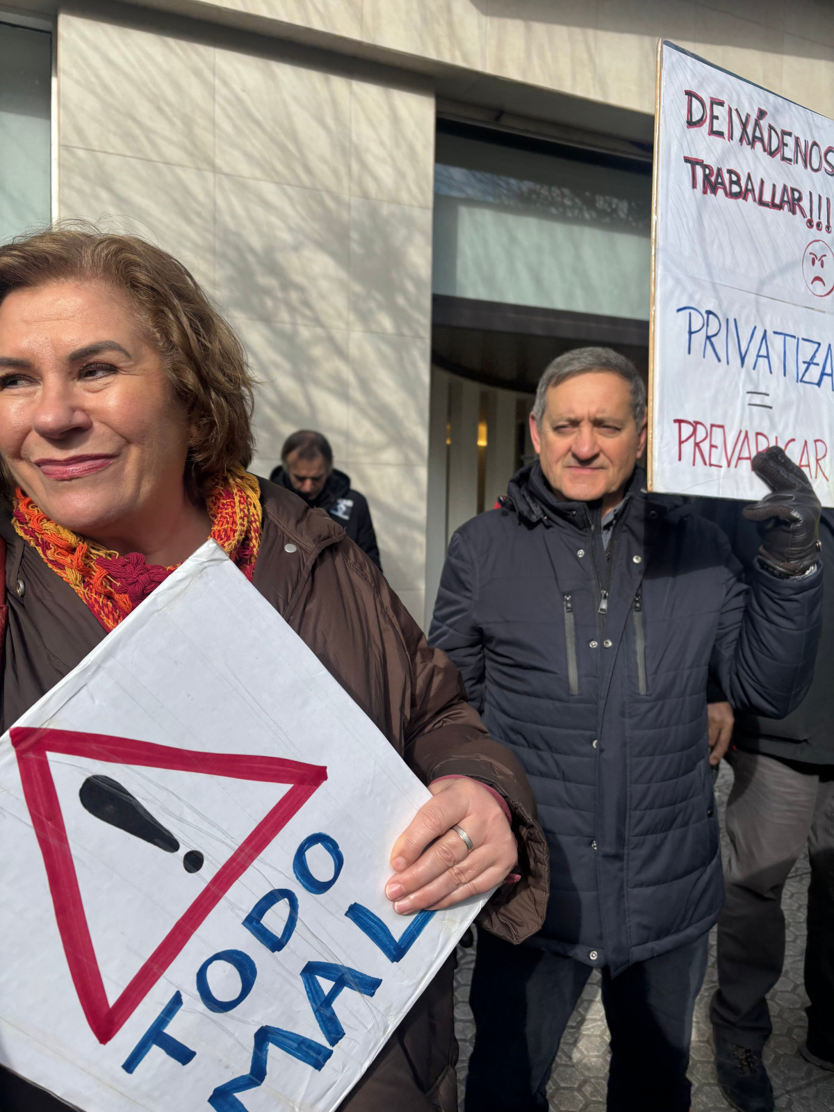 Protesta ante el Parlamento por la aprobaciu00f3n de la nueva norma de la CRTVG