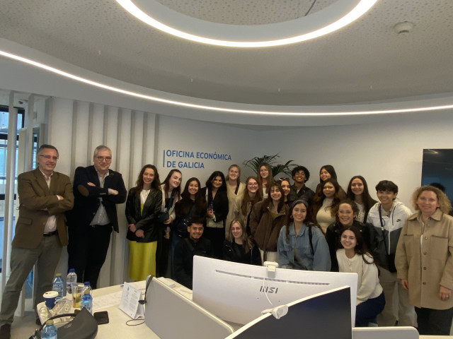 La Oficina Económica de Galicia recibe la visita de un grupo de estudiantes de economía de la North Arizona University