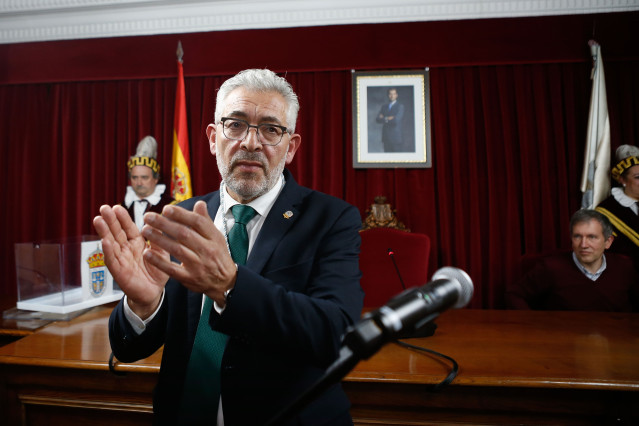 El nuevo alcalde de Lugo, Miguel Fernández, durante la toma de posesión como alcalde de Lugo, a 11 de marzo de 2025, en Lugo