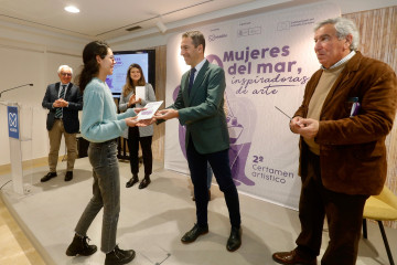 El conselleiro do Mar, Alfonso Villares, participa en el II Certamen Artístico 'Mujeres del Mar, inspiradoras de arte', impulsado por la Organización de Productores de Pesca de Marín (Opromar).