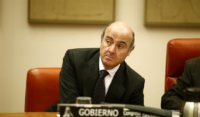 De Guindos volverá a defender el 'dedazo' de Soria, esta vez en el Pleno del Congreso