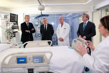 El presidente de laXunta,  Alfonso Rueda, acompañado por el conselleiro de Sanidade, Antonio Gómez Caamaño, visita la nueva UCI del Complejo Hospitalario Universitario de Ourense. Ourense.