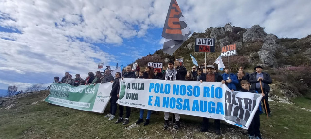 Concentración contra Altri en el Pico Sacro