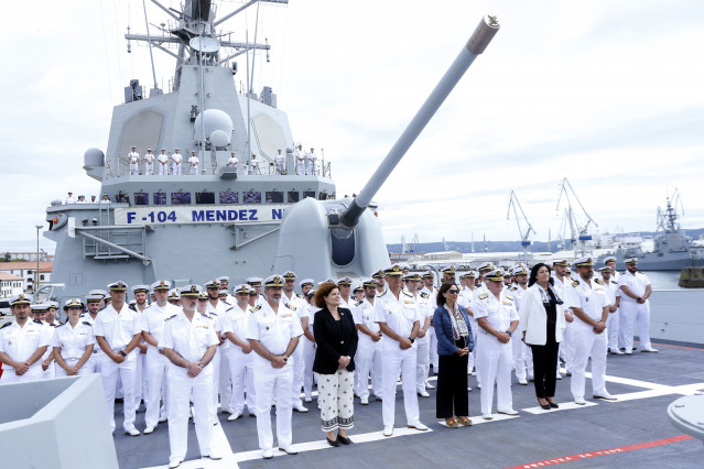 Archivo - La ministra de Defensa en funciones, Margarita Robles, visita la fragata ‘Méndez Núñez’ en el Arsenal de Ferrol, a 14 de agosto de 2023, en Ferrol, A Coruña, Galicia (España). La fragata ‘Méndez Núñez’ (F-104), es el cuarto buque de la clase F-1