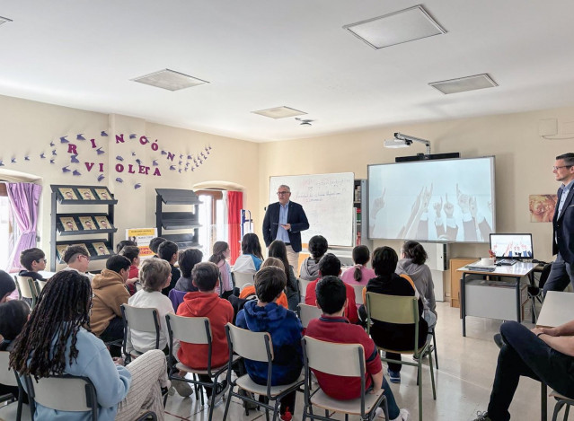 Imagen de una de las sesiones de educación financiera impartidas por Abanca y Afundación durante la Global Money Week de 2024.