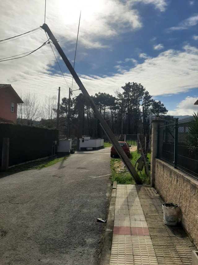 Poste caído en Culleredo (A Coruña)