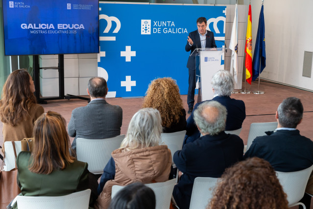 El conselleiro de Educación, Ciencia, Universidades e FP, Román Rodríguez, presenta 'Galicia Educa', un calendario de ferias educativas.