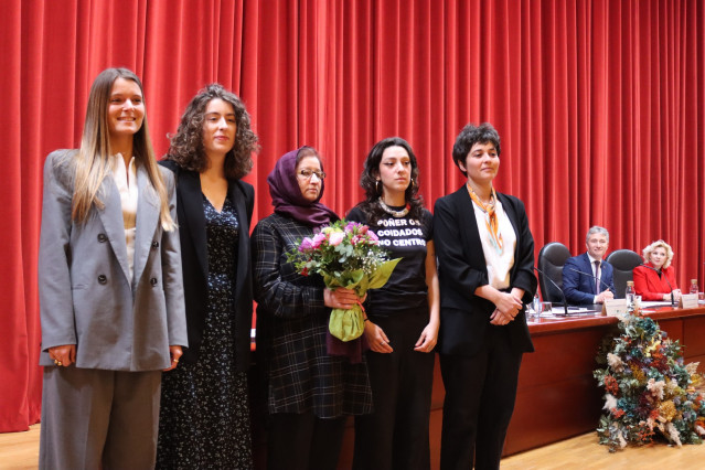 Entrega de los Premios Valedora do Pobo a trabajos de fin de Grado y fin de Máster