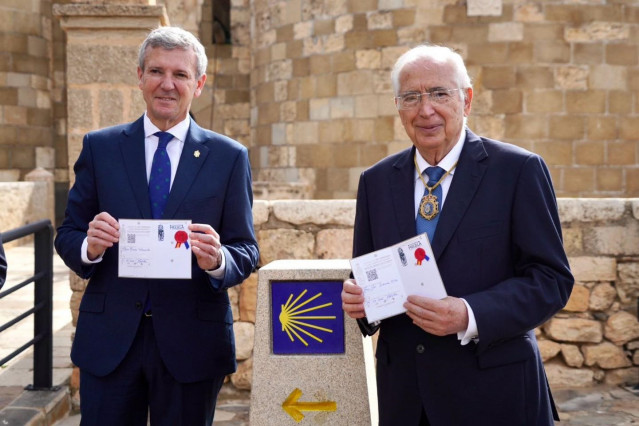 El presidente de Galicia, Alfonso Rueda,  junto al presidente de Melilla, Juan José Imbroda, en el acto de homenaje al Mariscal Sherlock.