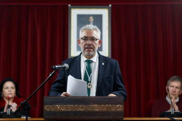 El nuevo alcalde de Lugo, Miguel Fernández, durante la toma de posesión como alcalde de Lugo, a 11 de marzo de 2025, en Lugo, Galicia (España). Fernández toma posesión de su cargo debido al falle