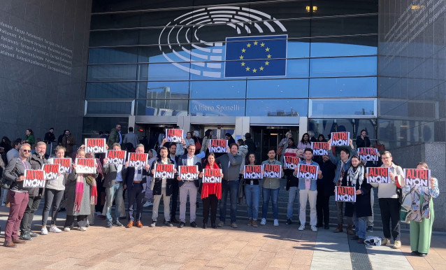 Concentración contra Altri convocada por la diputada del BNG Ana Miranda ante el Parlamento europeo