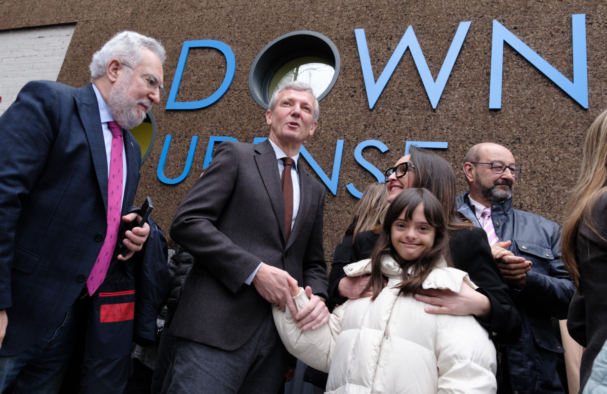 El presidente inaugura el nuevo centro Down Ourense.