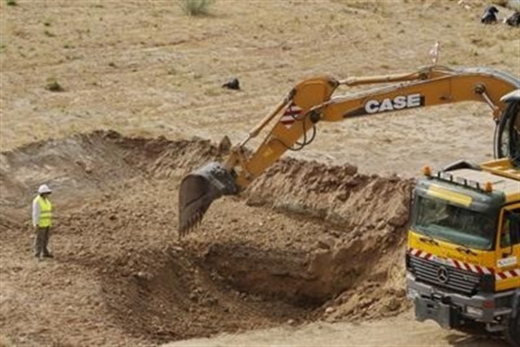 Comeza a excavación en Alfacar para atopar a fosa de Lorca