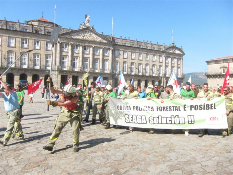 ​Brigadistas levantan a acampada e esixen a dimisión da conselleira de Medio Rural