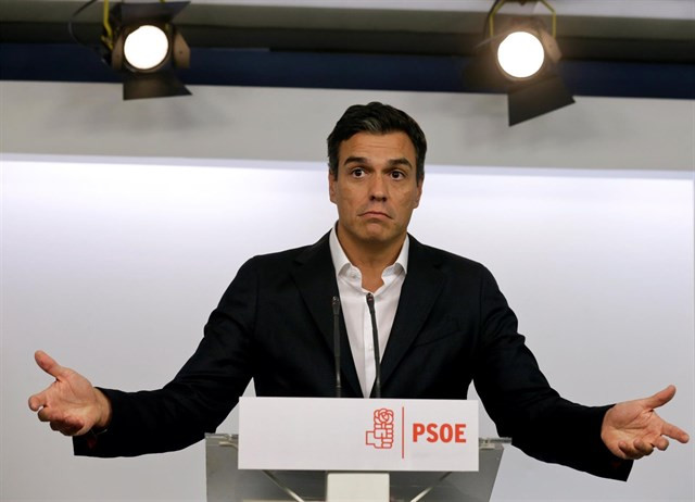 Sánchez propone que se readmitan a los 17 dimitidos y el sector crítico rechaza la oferta