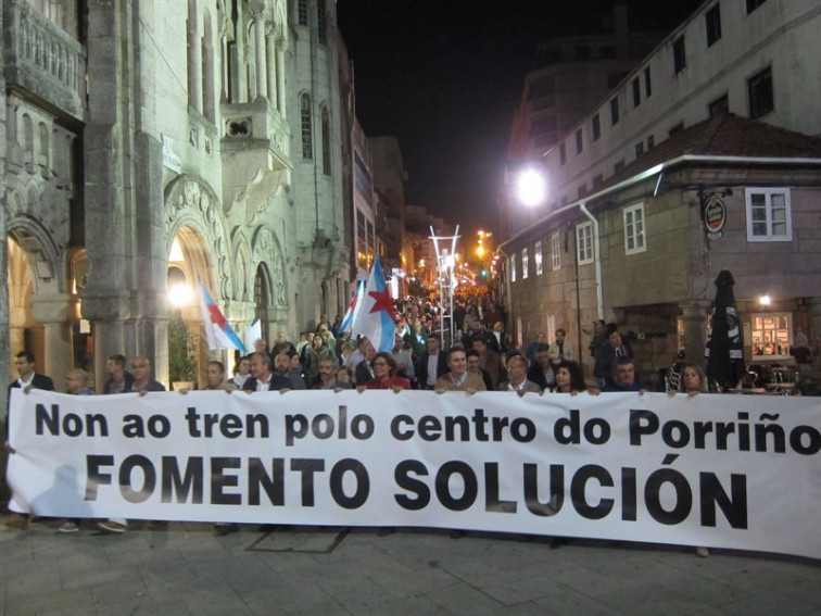 Mobilización no centro do Porriño polo soterramento das vías do tren