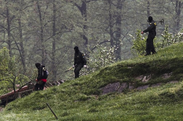 ​ETA ocultaba en el zulo de Francia 145 armas cortas