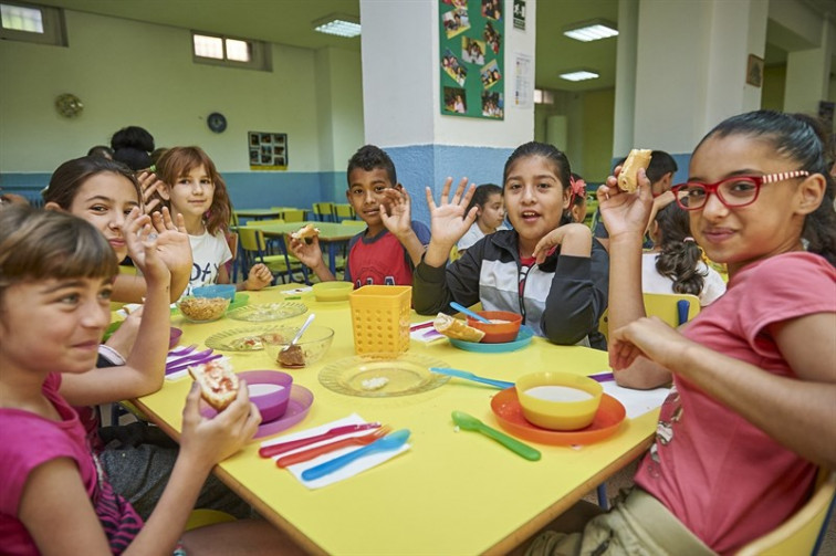 Profesores españoles advierten que hay niños que llegan a diario al colegio con hambre