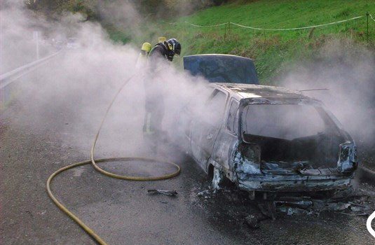 ​Falece unha persoa en Lugo ao saír da vía e arder o seu coche