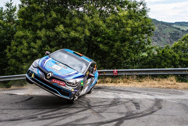 22 pilotos del Rallye San Froilán, cazados 'de tramo' en carreteras abiertas