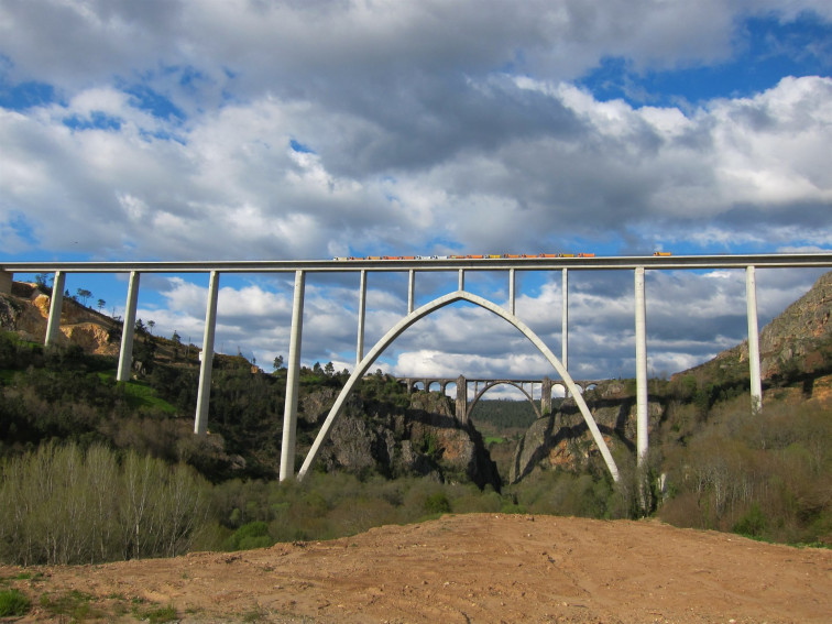 ​Malestar y desconfianza en Galicia por el nuevo retraso del AVE