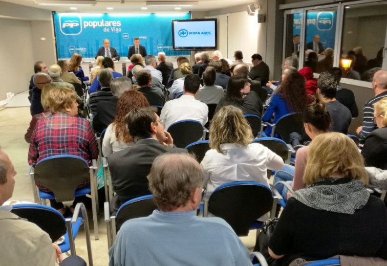 ​Militantes del PP de Vigo eligen este sábado a su líder entre dos exconselleiros