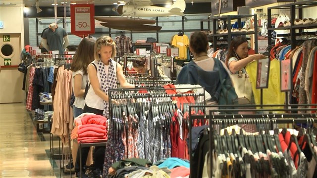 ​La campaña de rebajas generará en Galicia casi 8.400 contratos