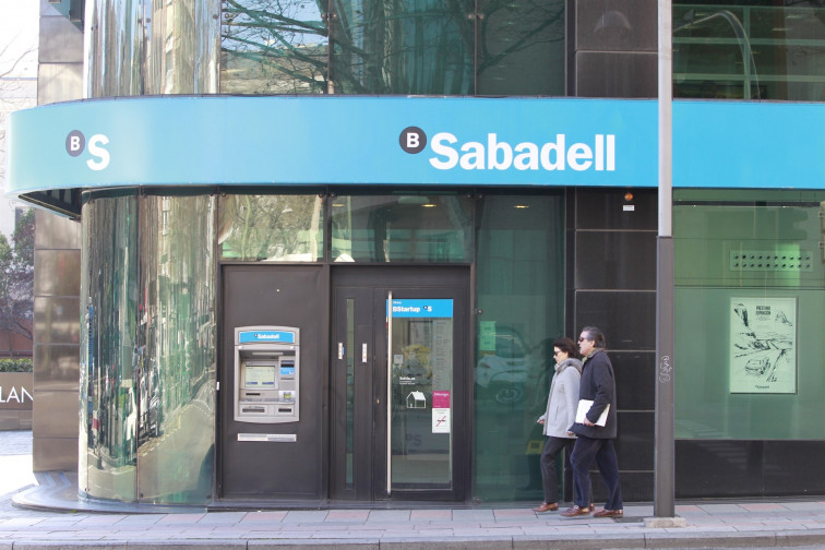 ​Banco Sabadell cerrará unas 250 oficinas en 2017 y reducirá hasta 800 empleos