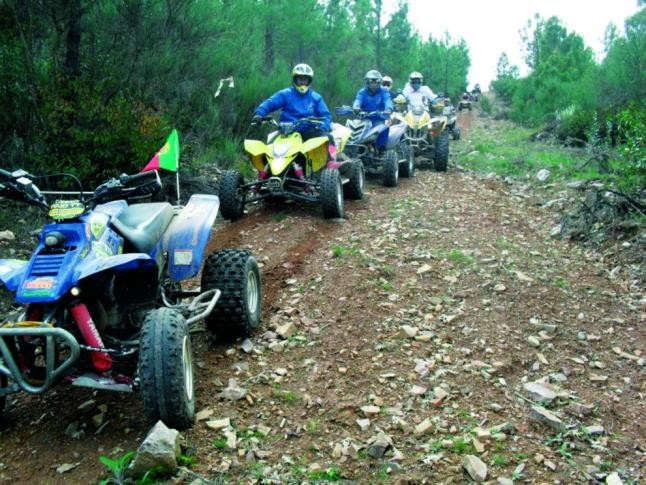 Localizados catro mozos perdidos con quads gracias á localización por whatsapp