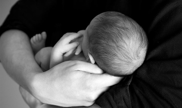 ​El permiso de paternidad sube a un mes desde este domingo