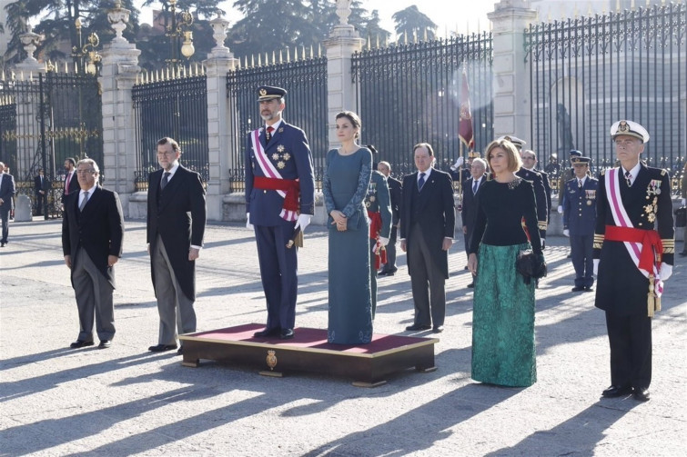 Felipe VI insta aos militares a non 