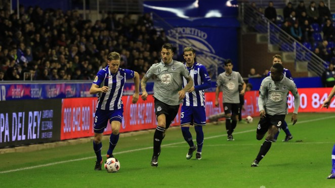 ​El Dépor se cae de la Copa a pesar de jugar contra diez en la segunda mitad