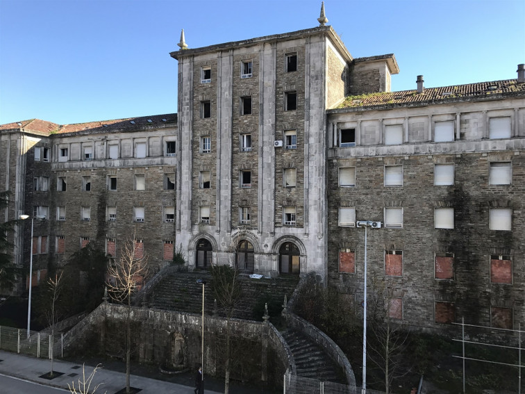 ​La USC vende el edificio del antiguo hospital de Galeras