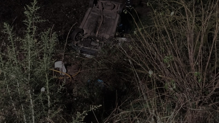 ​Encuentran herida a una mujer que se salió de la carretera y cayó por un terraplén en O Corgo