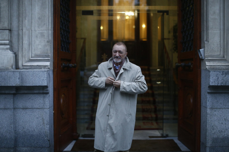 ​Pérez Reverte llama a los diputados de En Marea 