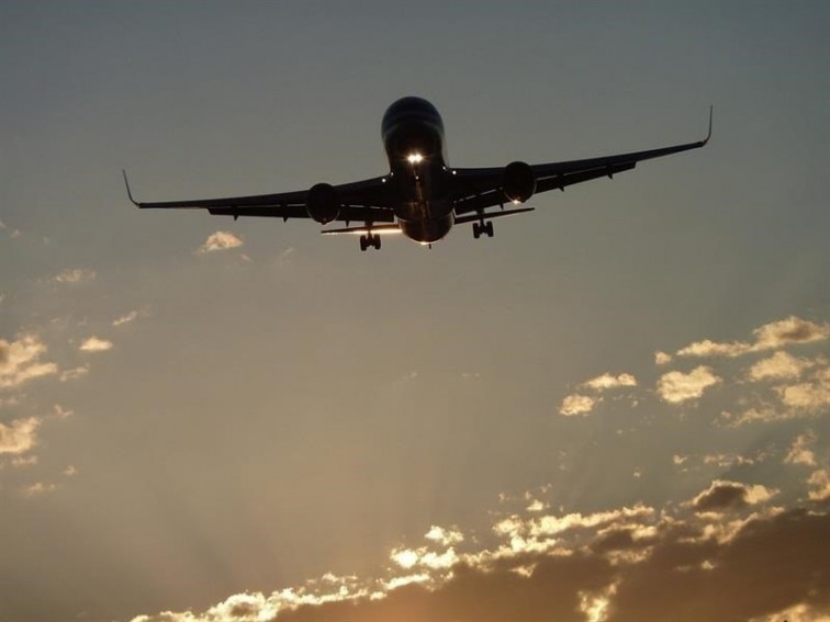 ​Los tres aeropuertos gallegos ganan pasajeros en abril