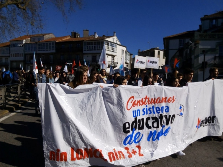 ​Cientos de alumnos protestan en toda Galicia para exigir la derogación de la Lomce