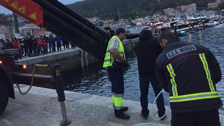 Fallece la conductora del vehículo que cayó al agua en Muros