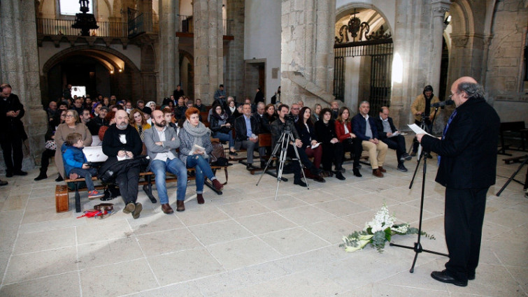 ​La AELG conmemora por adelantado el 'Día de Rosalía' en el Panteón de Galegos Ilustres