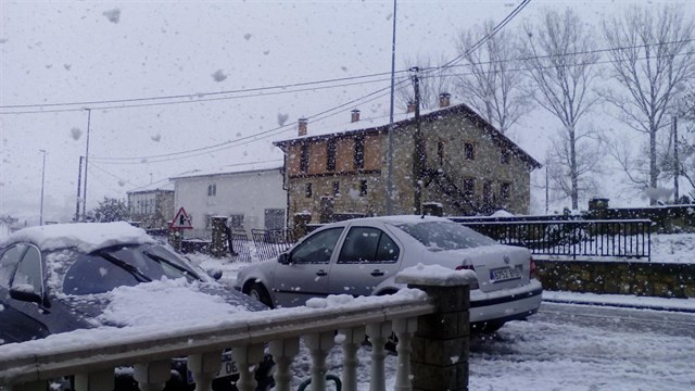 La cota de nieve baja a los 600 metros en la zona más oriental de Galicia