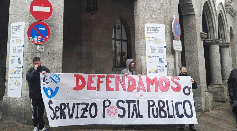 Trabajadores denuncian ante la valedora que Correos contrata 