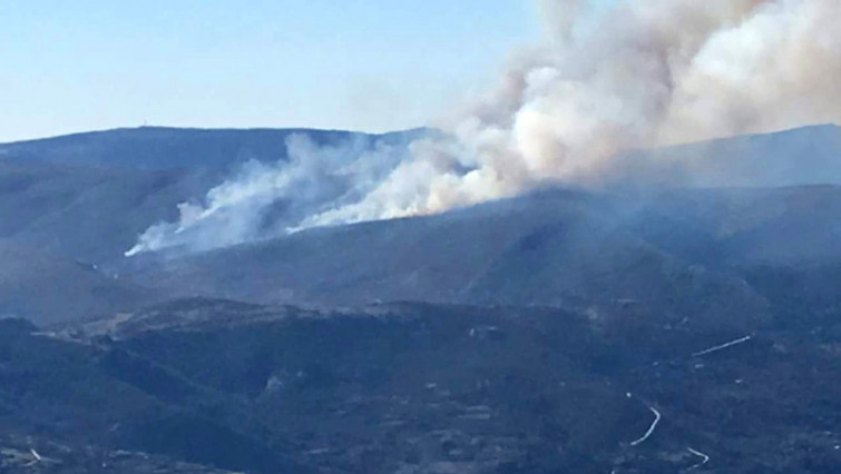 ​Un incendio forestal en Carballeda de Valdeorras arrasa 80 hectáreas en pleno marzo