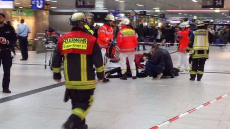 ​Un hombre con un hacha hiere a siete personas en una estación de Düsseldorf