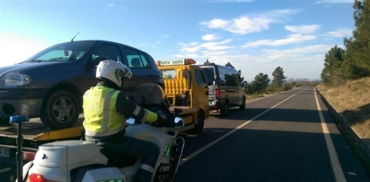 ​Sorprendido en Vilardevós cuando conducía ebrio y con un permiso falso