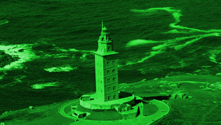 La Torre de Hércules se tiñe de verde para conmemorar San Patricio