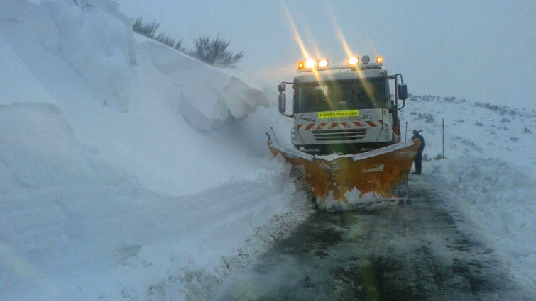 ​La nieve provoca medio centenar de incidencias mientras la alerta se mantiene en toda Galicia