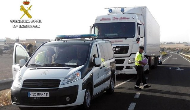 ​Alarma en la autovía das Rías Baixas por un tráiler que iba dando bandazos